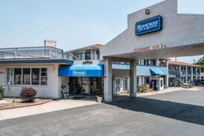  Rodeway Inn & Suites Colorado Springs  Колорадо-Спрингс